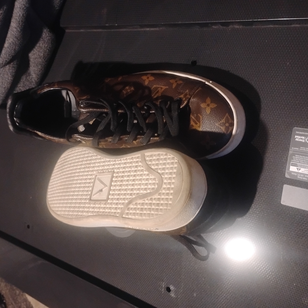 Louis Vuitton Brown and Black Sneakers with Athletic Design - Picture 4 of 4